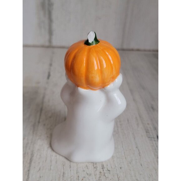 Vintage ceramic ghost holding pumpkin Halloween figure - Picture 4 of 6